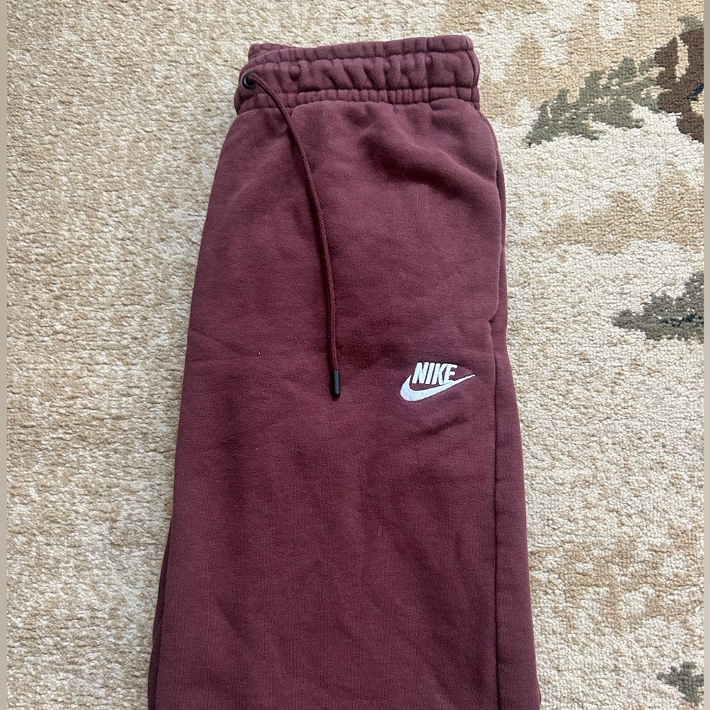 NWOT nike joggers